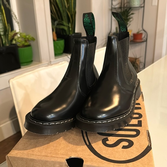 Solovair shiny black boot - size US 4.5men /5.5 women - Picture 3 of 9